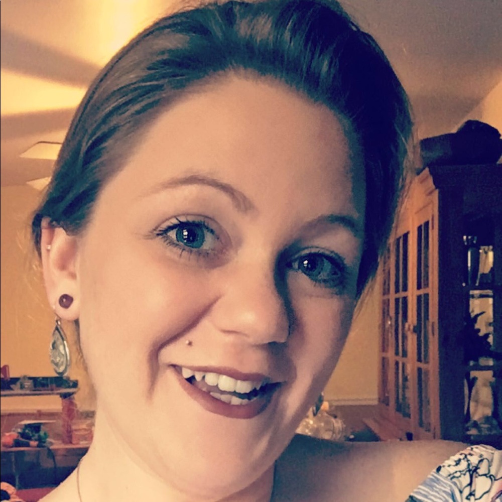 Meet your Posher, Stephanie